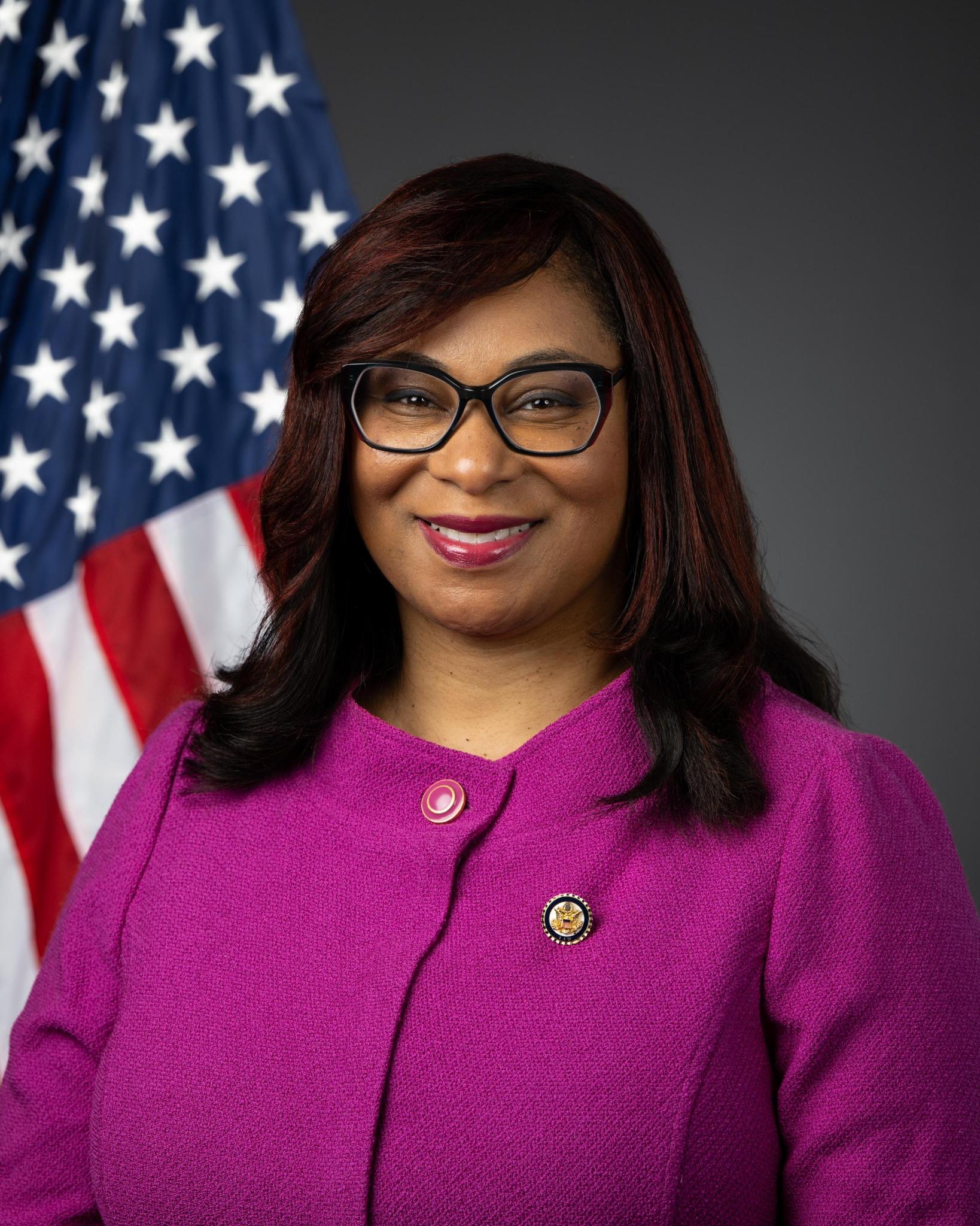 Portrait of Janelle Bynum
